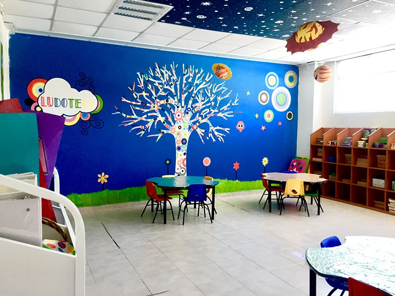 Niños de preescolar aprendiendo mediante el juego