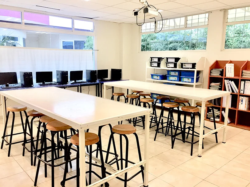 Adolescentes en ambiente escolar